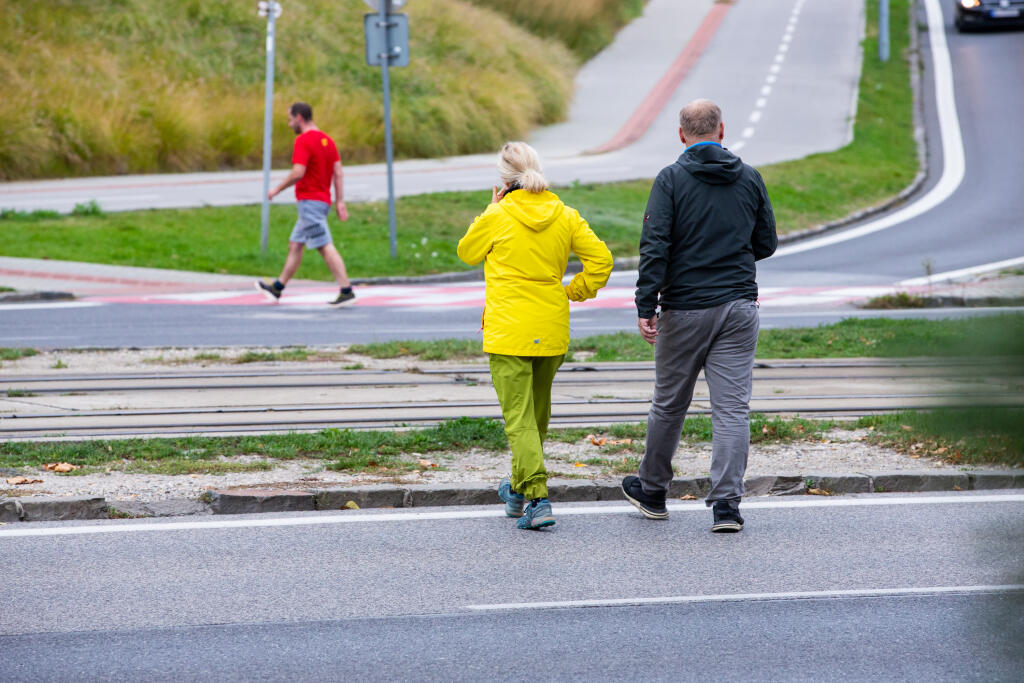 Michaela Čobejová s manželom pri bratislavskom jazere Štrkovec.