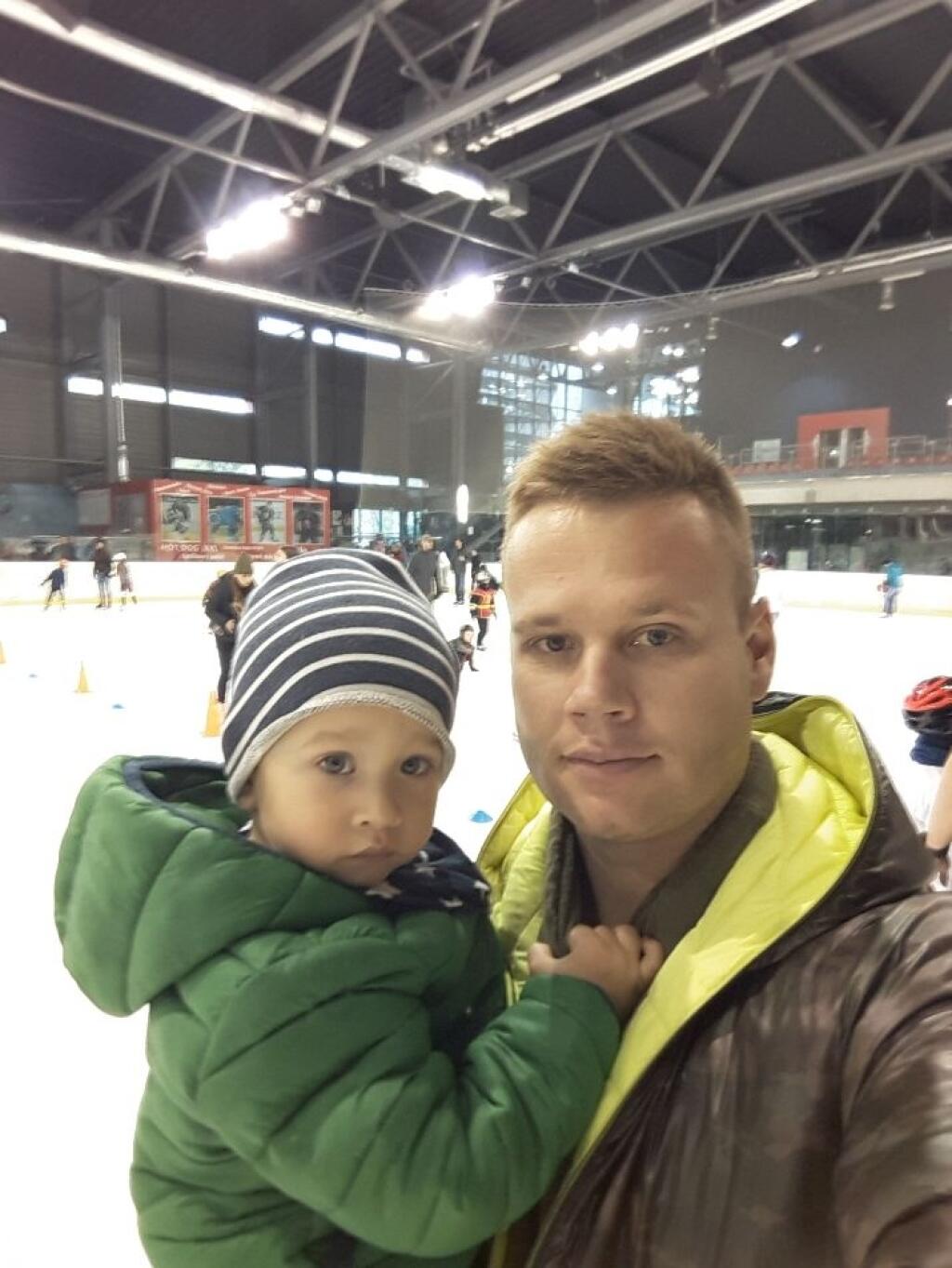 Po hokejovej kariére sa bývalý obranca vrhol na trh s realitami. S bratom si založili vlastnú realitnú kanceláriu.