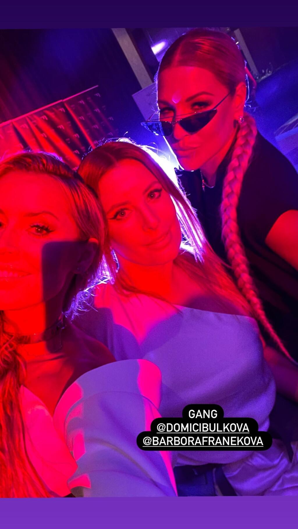 Takto sa na Miss a afterpárty zabávala Cibulková so svojimi priateľmi.