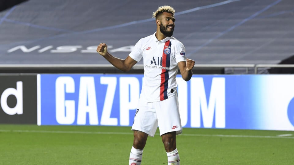 KK2 Lisabon - Na snímke futbalista Eric Maxim Choupo-Moting z PSG sa teší po góle v zápase štvrťfinále finálového turnaja Ligy majstrov vo futbale Atalanta Bergamo - Paríž Saint-Germain v portugalskom Lisabone 12. augusta 2020. FOTO TASR/AP
PSG's Eric Maxim Choupo-Moting reacts after scoring his team's second goal during the Champions League quarterfinal match between Atalanta and PSG at Luz stadium, Lisbon, Portugal, Wednesday, Aug. 12, 2020. (David Ramos/Pool Photo via AP)