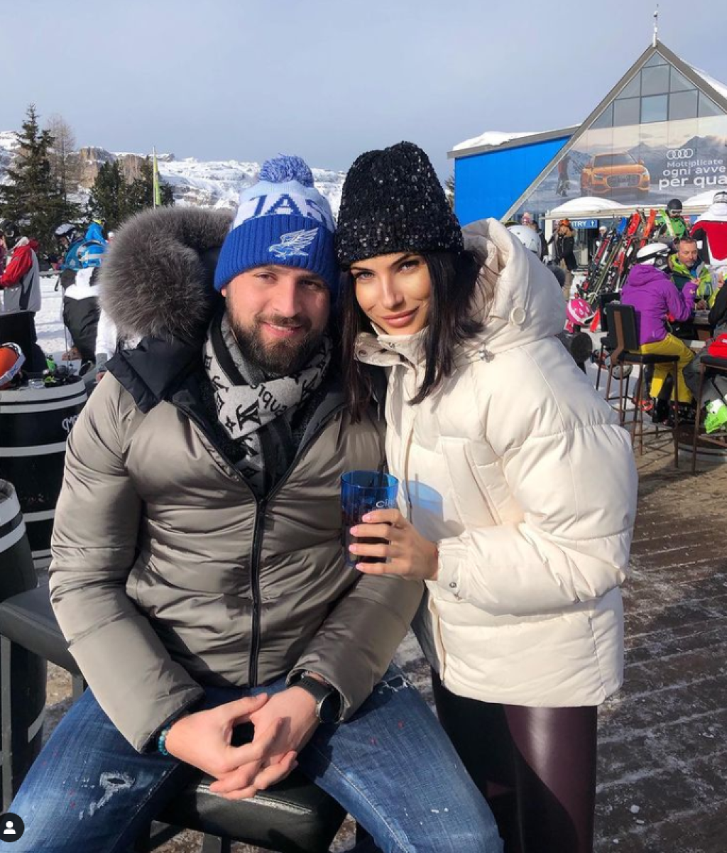 „Či som vo vzťahu alebo nie, Slovanu som vždy dával a budem dávať maximum. Možno aj to bol jeden z dôvodov, prečo môj vzťah dopadol tak ako dopadol. Život s futbalom je náročný, je plný stresov, emócií, nálad, neočakávaných udalostí, čo prirodzene ovplyvňuje aj súkromný život,“ dodal na záver Ivan Kmotrík mladší pre náš portál.