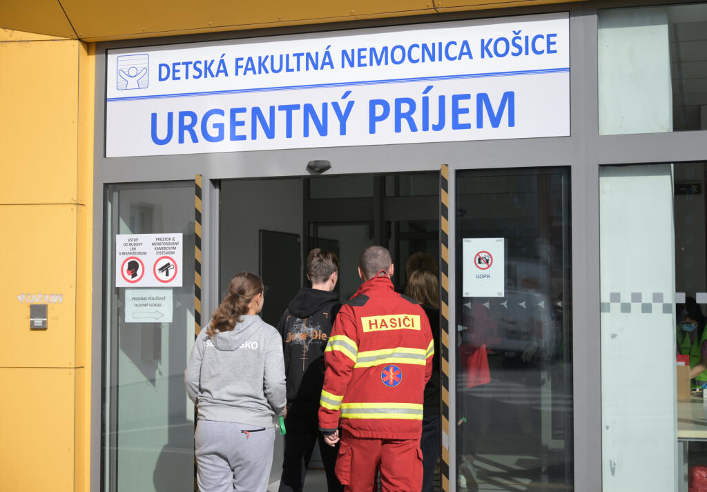 Snímka z cvičenia udalosti s hromadným postihutím osôb v Detskej fakultnej nemocnici v Košiciach 29. októbra 2024 na preverovanie traumatologických plánov. FOTO TASR – František Iván 