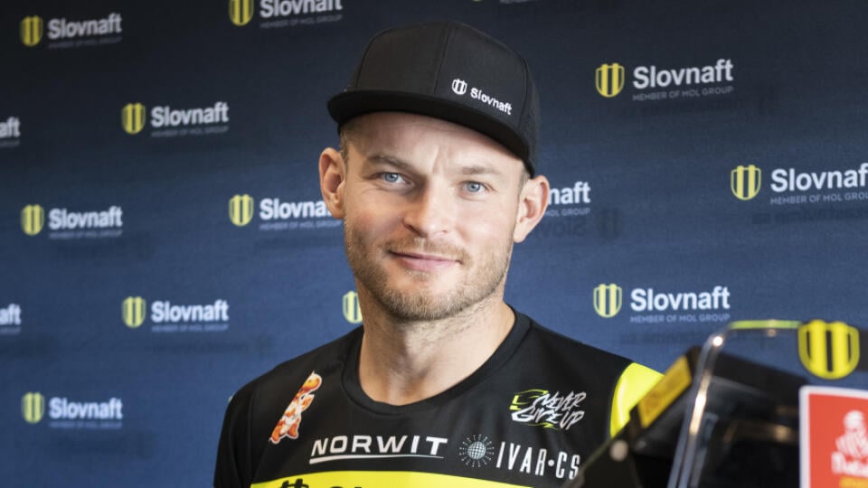 Na snímke slovenský motocyklový pretekár Štefan Svitko počas tlačovej konferencie pred odchodom na preteky Rallye Dakar 2023 v Bratislave v piatok  25. novembra 2022 v Bratislave. 45. ročník podujatia sa uskutoční od 31. decembrom 2022 do 15. januára 2023 a Saudská Arábia bude toto podujatie hostiť už štvrtýkrát. FOTO TASR - Jakub Kotian