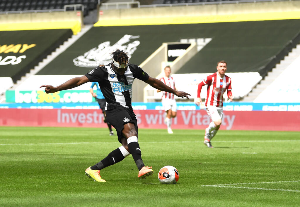 Anglický futbalový klub Newcastle United predĺžil zmluvu s Allanom Saintom-Maximinom.