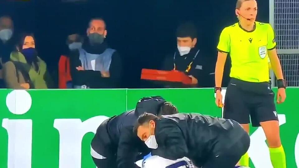 Kuriózny moment z Európskej ligy: Internet sa baví na poslíčkovi pizze