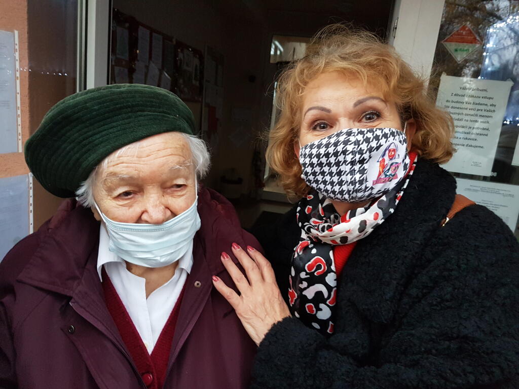 Gizka Oňová na zábere so svojou niekdajšou učiteľkou.