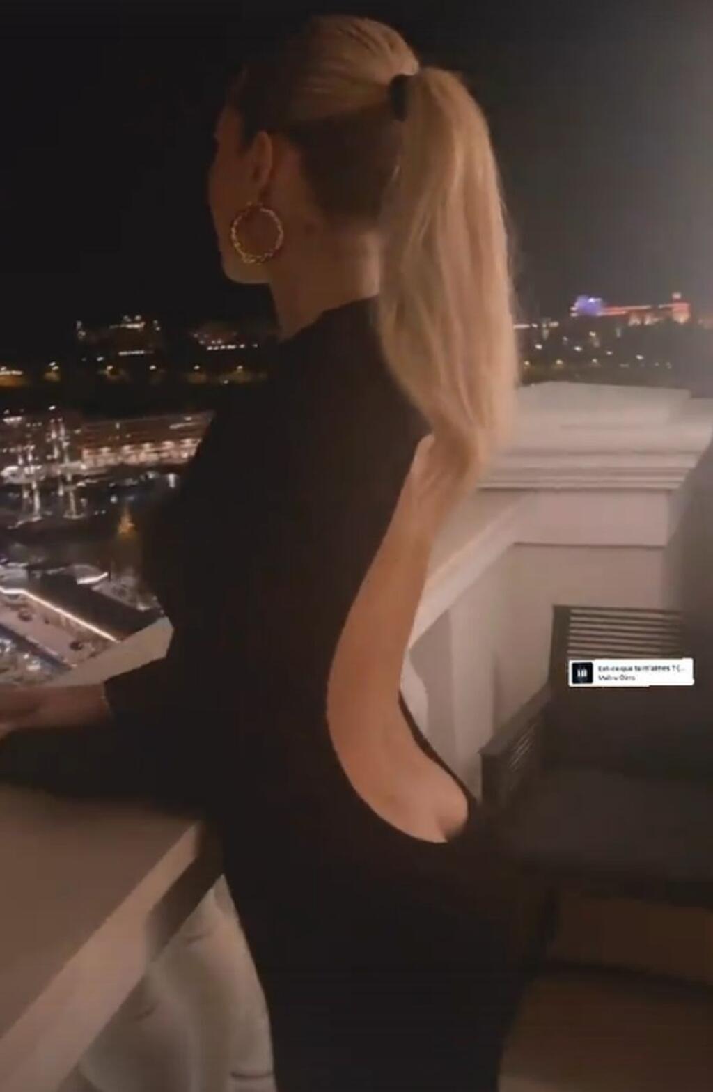 Sexi Ilary Blasisa pochválila novým outfitom, spod ktorého jej vykúkal zadok bez spodnej bielizne.
