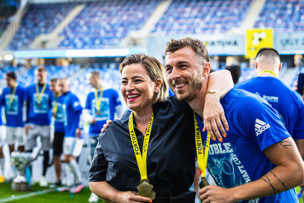Manželka športového riaditeľa Richarda Trutza Izabela s Aleksandarom Čavričom.