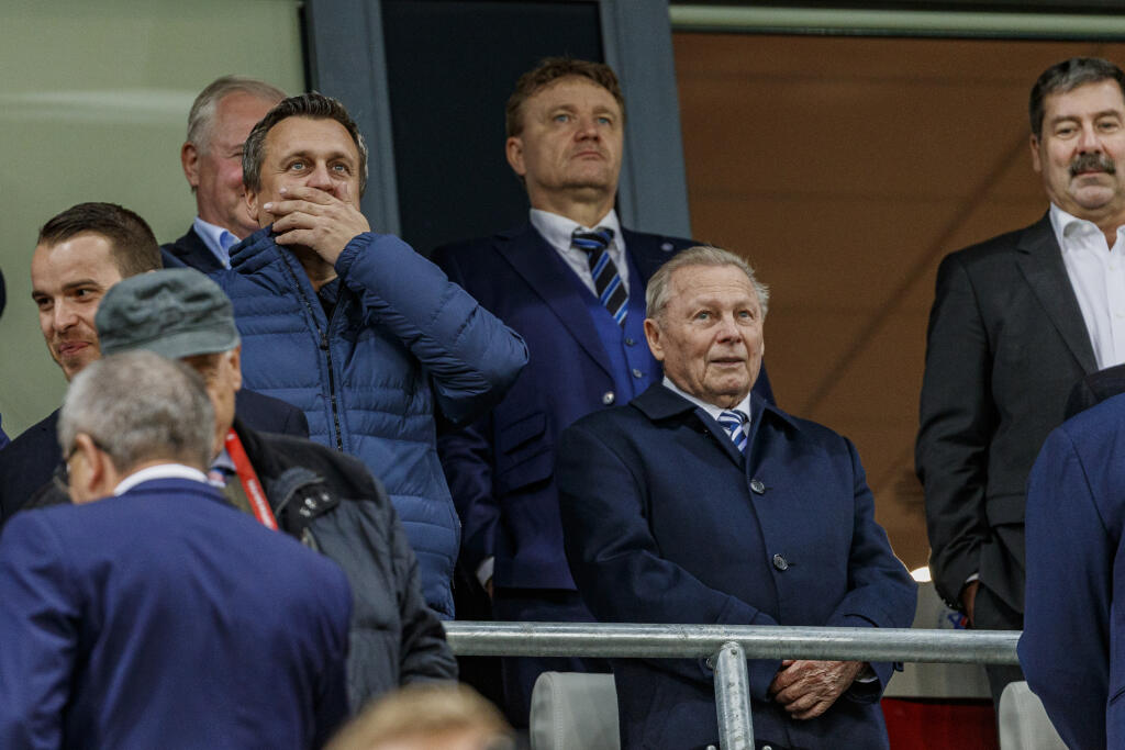 Andrej Danko si nenechal ujsť kvalifikačný zápas ME vo futbale medzi Slovenskom a Walesom. Na tribúne vtedy nechýbal ani bývalý prezident Rudolf Schuster či exministerka Gabriela Matečná.
