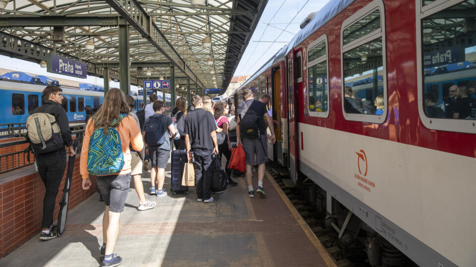 Na snímke je volebný vlak, ktorý vyrazil z Prahy do Bratislavy, aby zvýšil účasť mladých ľudí v parlamentných voľbách.