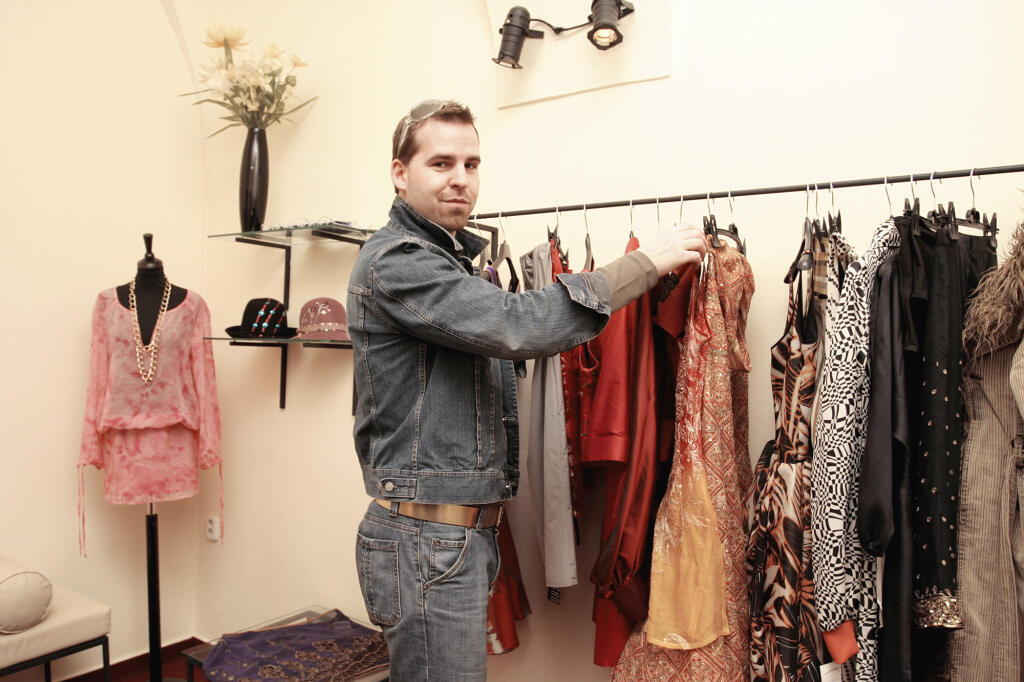 Fero Mikloško vo svojich začiatkoch, keď si otvoril prvý vlastný butik.