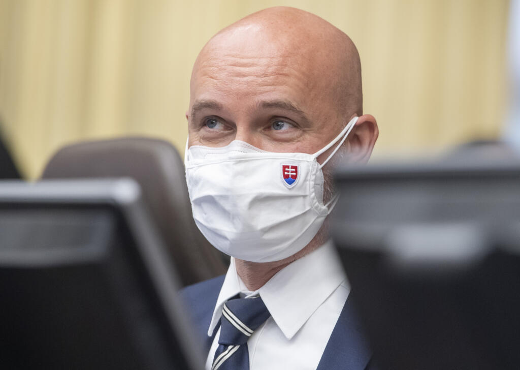 Na snímke minister školstva, vedy výskumu a športu SR Branislav Gröhling (SaS) počas 12. rokovania vlády SR 19. mája 2021 v Bratislave. FOTO TASR - Martin Baumann