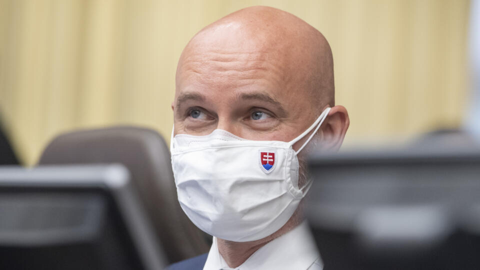 Na snímke minister školstva, vedy výskumu a športu SR Branislav Gröhling (SaS) počas 12. rokovania vlády SR 19. mája 2021 v Bratislave. FOTO TASR - Martin Baumann