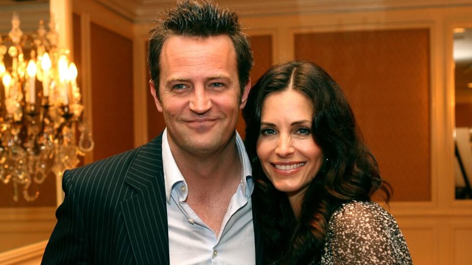 Matthew Perry so svojou seriálovou manželkou Courteney Cox