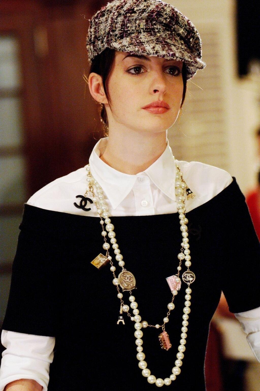 Anne Hathaway ako Andy v „Diabol nosí Pradu“ (2006).