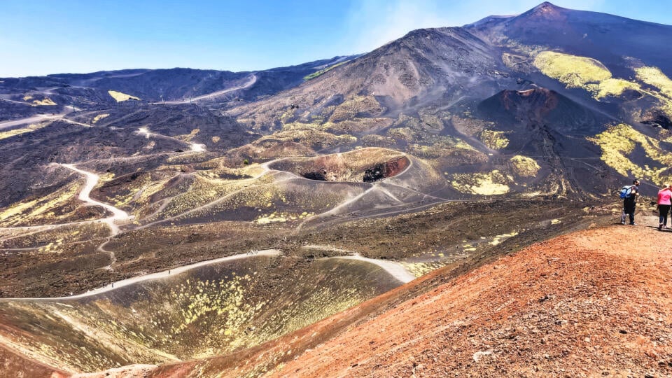 Symbol ostrova. K najfascinujúcejším miestam na Sicílii patrí ikonická Etna.