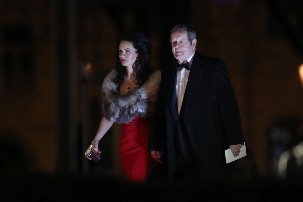 Príchody po červenom koberci na Ples v opere 2020.