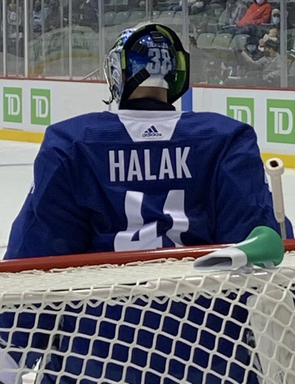 Jaroslava Haláka (36) čaká v NHL premiéra v novom drese. Slovenský brankár bude chytať za Vancouver Canucks, tím, v ktorom hrala aj nebohá legenda slovenského hokeja, Pavol Demitra (†36).
