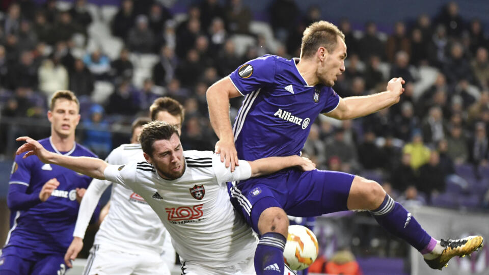 Belgický futbalový klub Anderlecht Brusel musel pre finančné problémy spojené s koronavírusom prepustiť asistenta trénera Pära Zetterberga.