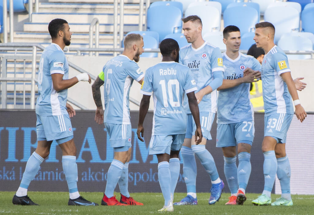 Na snímke gólová radosť hráčov Slovana v zápase 8. kola Fortuna ligy vo futbale ŠK Slovan Bratislava - MŠK Žilina v Bratislave 19. septembra 2021. FOTO TASR - Martin Baumann