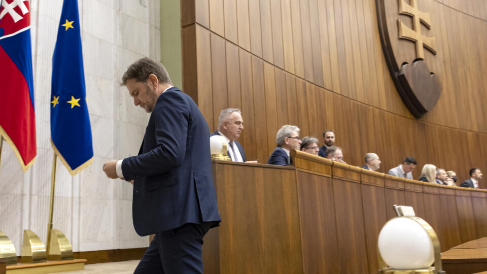 78. schôdza Národnej rady Slovenskej republiky počas ktorej sa poslanci rozhodujú o zotrvaní vlády Eduarda Hegera. Na snímke je Igor Matovič. 