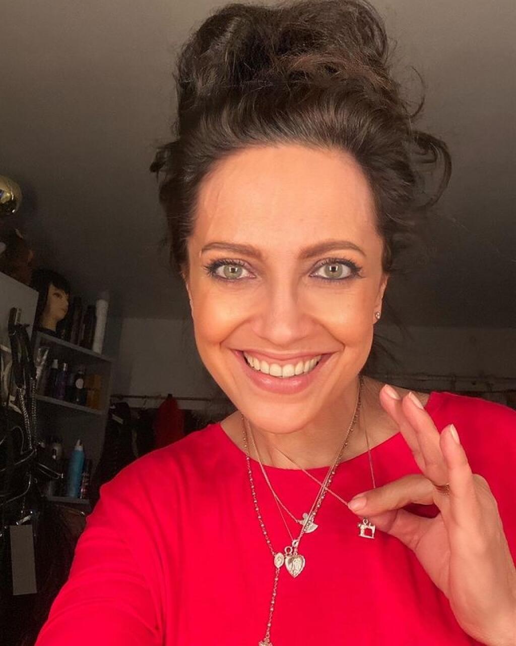 Nenápadné, ale aj také, čo padnú ihneď do oka. Lucie Bílá má rada šperky a je jedno, či sú hriešne drahé, alebo ju krášli len bižutéria. Každý z nich rozpráva príbeh...