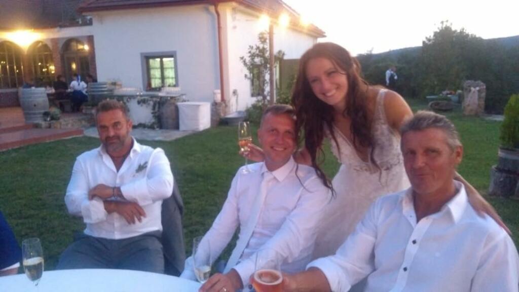V auguste 2018 sa oženila bývalá tenisová šestka Karol Kučera. Jeho manželka Alexandra je o 14 rokov mladšia.