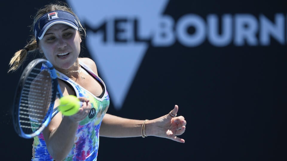 EBE 14 Melbourne - Na snímke americká tenistka Sofia Keninová postúpila do štvrťfinále dvojhry na turnaji WTA Yarra Valley Classic v Melbourne po víťazstve nad krajankou Jessicou Pegulovou 5:7, 7:5, 6:2 v stredu 3. februára 2021. FOTO TASR/AP
United States' Sofia Kenin makes a forehand return to compatriot Jessica Pegula during tuneup event ahead of the Australian Open tennis championships in Melbourne, Australia, Wednesday, Feb. 3, 2021. (AP Photo/Andy Brownbill)