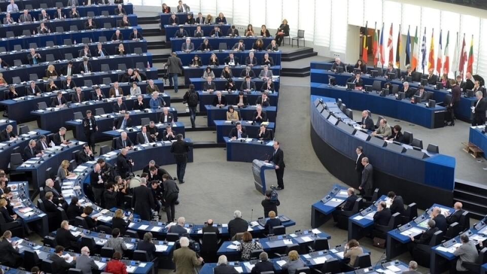 Vďaka Európskej únii sa u nás zaviedlo euro..