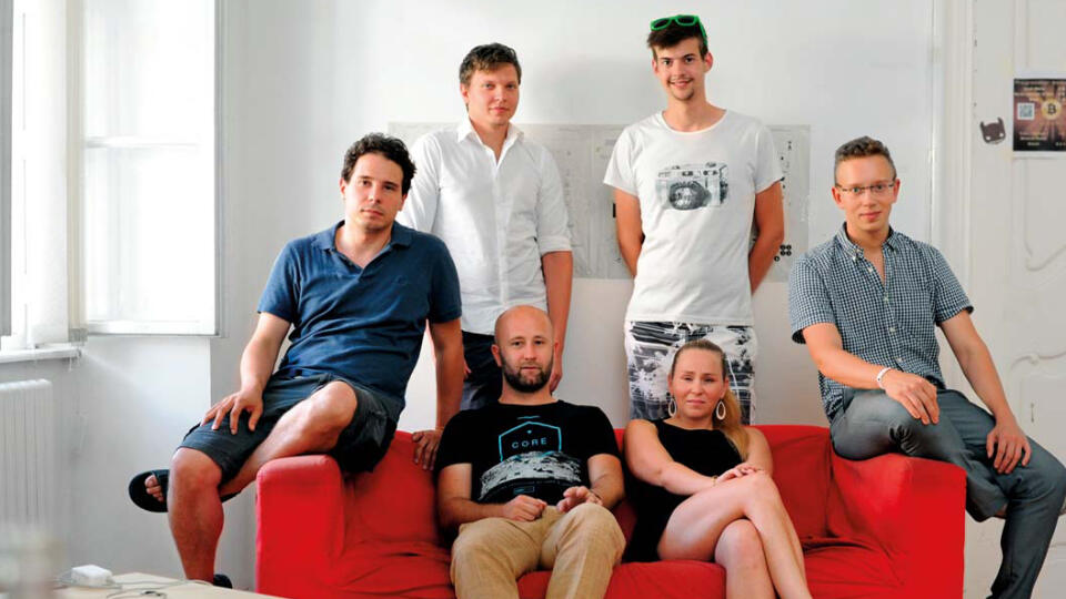 Nevidiaci môžu odložiť bielu palicu