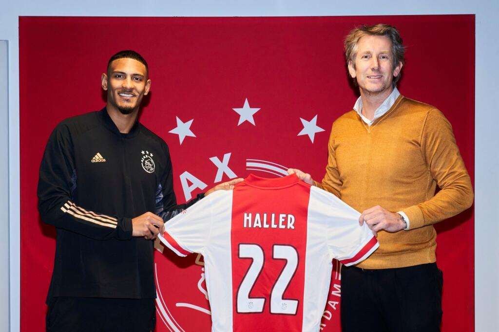 Dizajn dresov porušuje pravidlo Európskej futbalovej únie (UEFA).