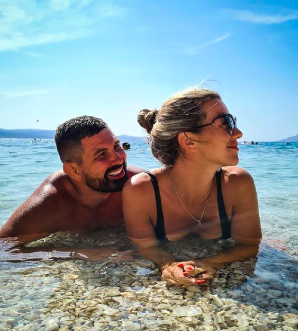 Attila si doprial v mori nežnosti aj so svojou sexi manželkou Natáliou.