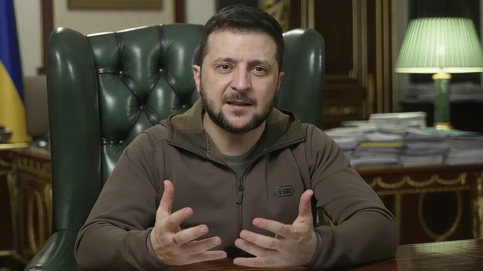 JB 18 Kyjev - Na snímke z videa ukrajinský prezident Volodymyr Zelenskyj rozpráva z Kyjeva 6. apríla 2022. FOTO TASR/AP
In this image from video provided by the Ukrainian Presidential Press Office, Ukrainian President Volodymyr Zelenskyy speaks from Kyiv, Ukraine, Wednesday, April 6, 2022. (Ukrainian Presidential Press Office via AP)