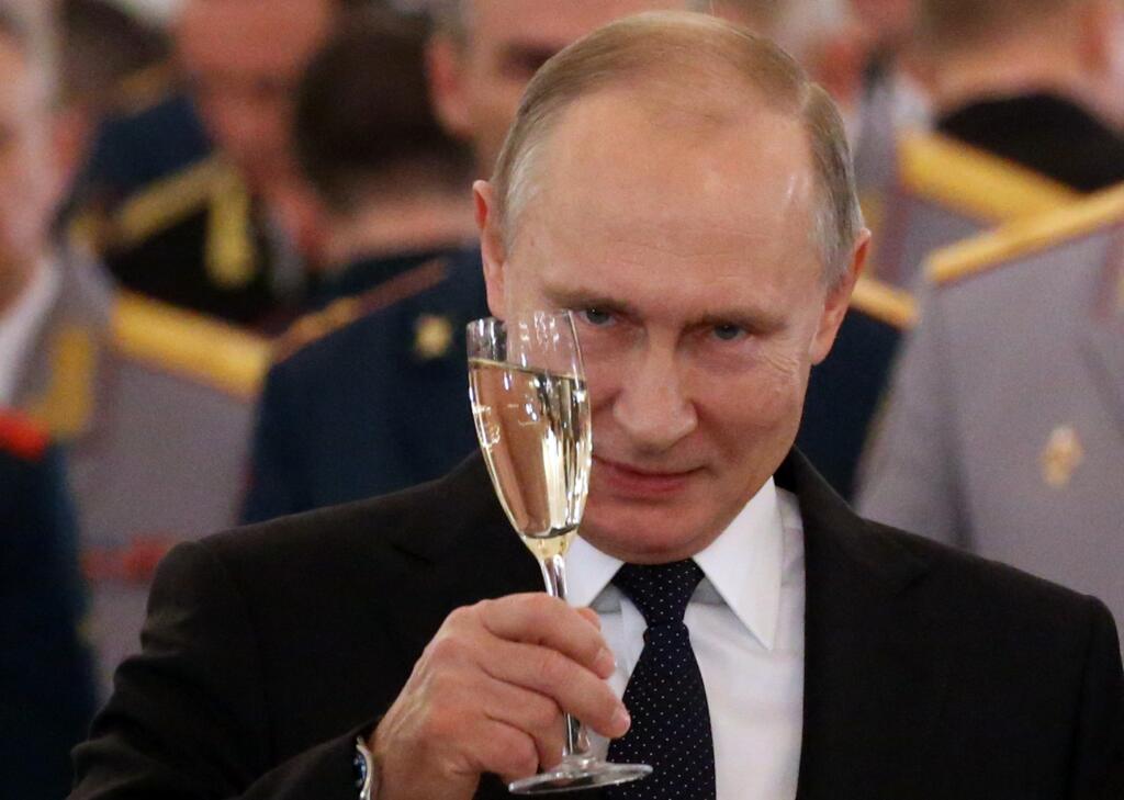 Za 20 rokov na čele Ruskej federácie údajne nazhromaždil obrovské bohatstvo, nehovoriac o tom, že z bývalých mileniek spravil milionárky a úspešné podnikateľky.
