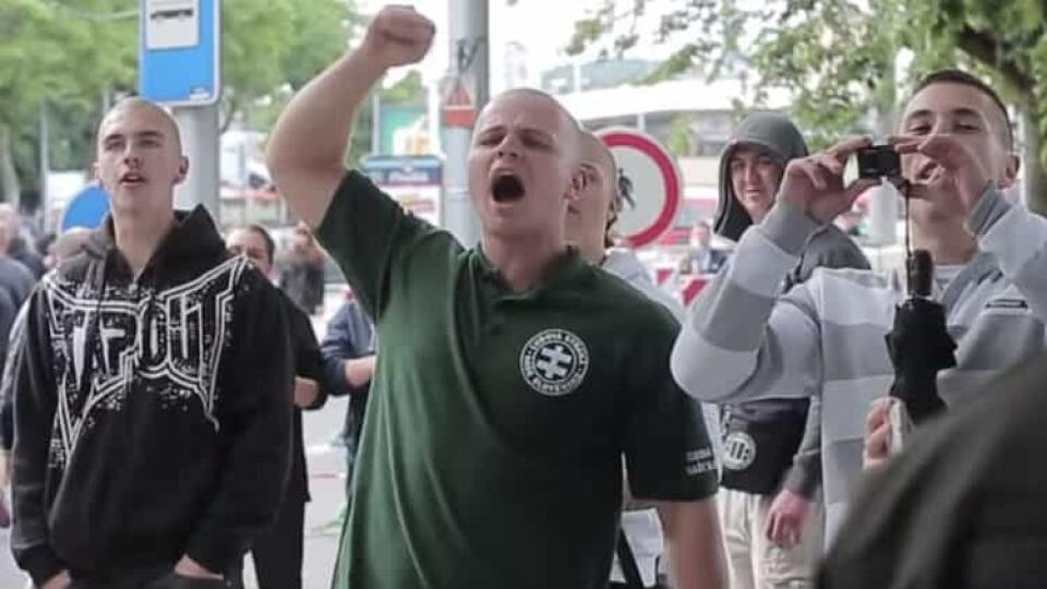 Takto pred rokom poslanec Mazurek protestoval proti imigrantom.
