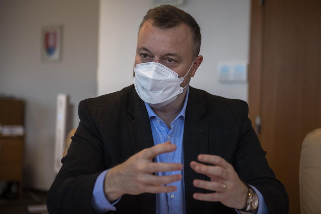 Na snímke minister práce, sociálnych vecí a rodiny SR Milan Krajniak (Sme rodina) počas rozhovoru pre TASR v Bratislave 26. decembra 2021. FOTO TASR - Jaroslav Novák