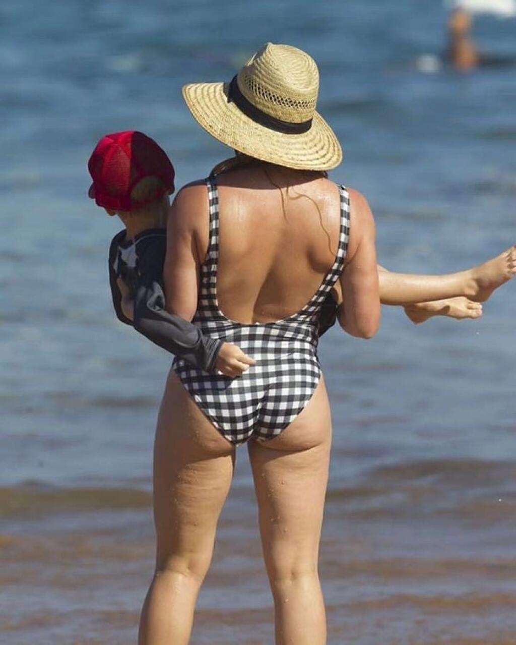 Hilary Duff má celulitídu a vôbec to nerieši.