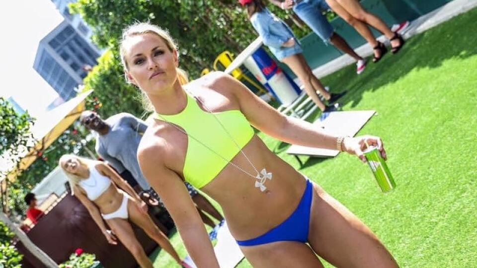 Lindsey Vonnová rada vystavuje svoje telo na obdiv.