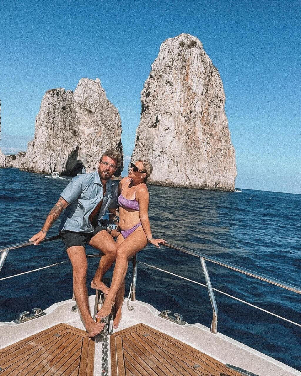 Na dovolenke v Taliansku si Cibulková pripomenula významný dátum, 9. júla sa totiž vydala za manžela Michala. Piate výročie teda Navarovci oslávili práve na Capri, užívali si aj na luxusnej jachte.