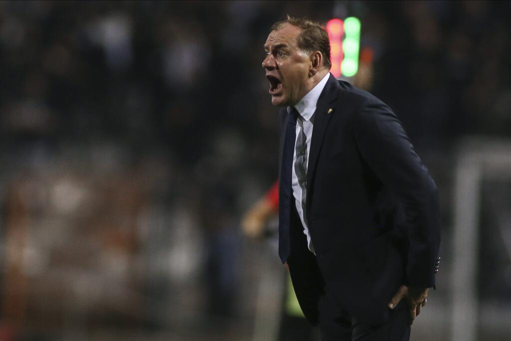 Weiss by mal údajne v prípade dohody trénovať bratislavský Slovan a zároveň aj reprezenáciu.