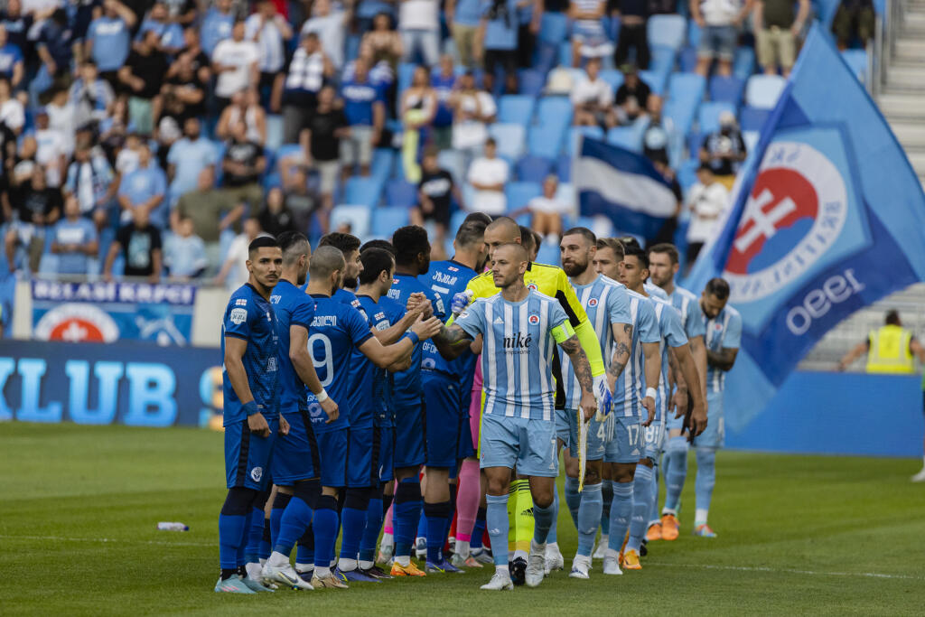 Na snímke Vladimír Weiss v roli kapitána počas prvého zápasu prvého predkola UEFA Ligy Majstrov 2022/23 medzi ŠK Slovan Bratislava a FC Dinami Batumi.