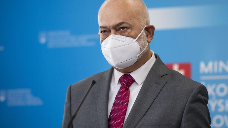Na snímke splnomocnenec Vlády SR pre rómske komunity Ján Hero počas tlačovej konferencie ku kompenzácii poplatkov za Školský klub detí pre sociálne znevýhodnené deti v Bratislave 11. januára 2022. FOTO TASR - Jaroslav Novák