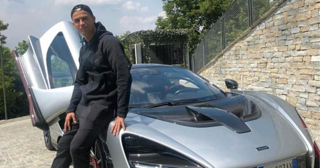 Vozový park Cristiana Ronalda stojí za to. Aj takéto luxusné tátoše mu parkovali, či parkujú v garáži.