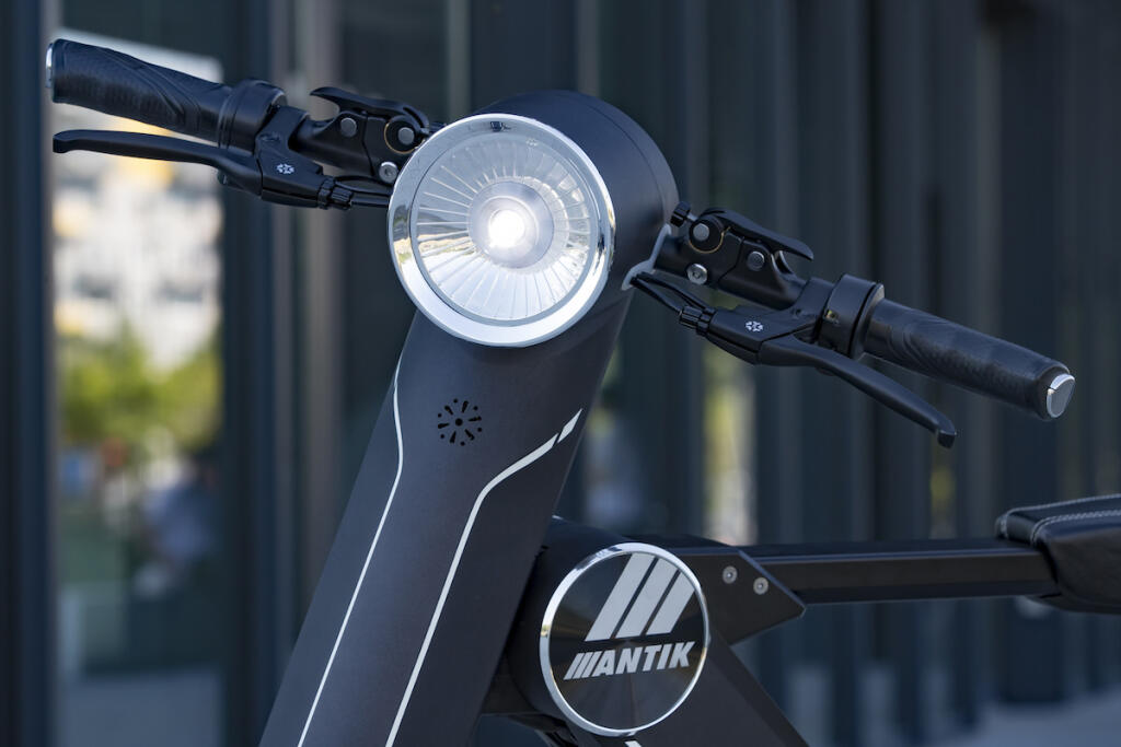Antik Smart City Bike, predné svetlo