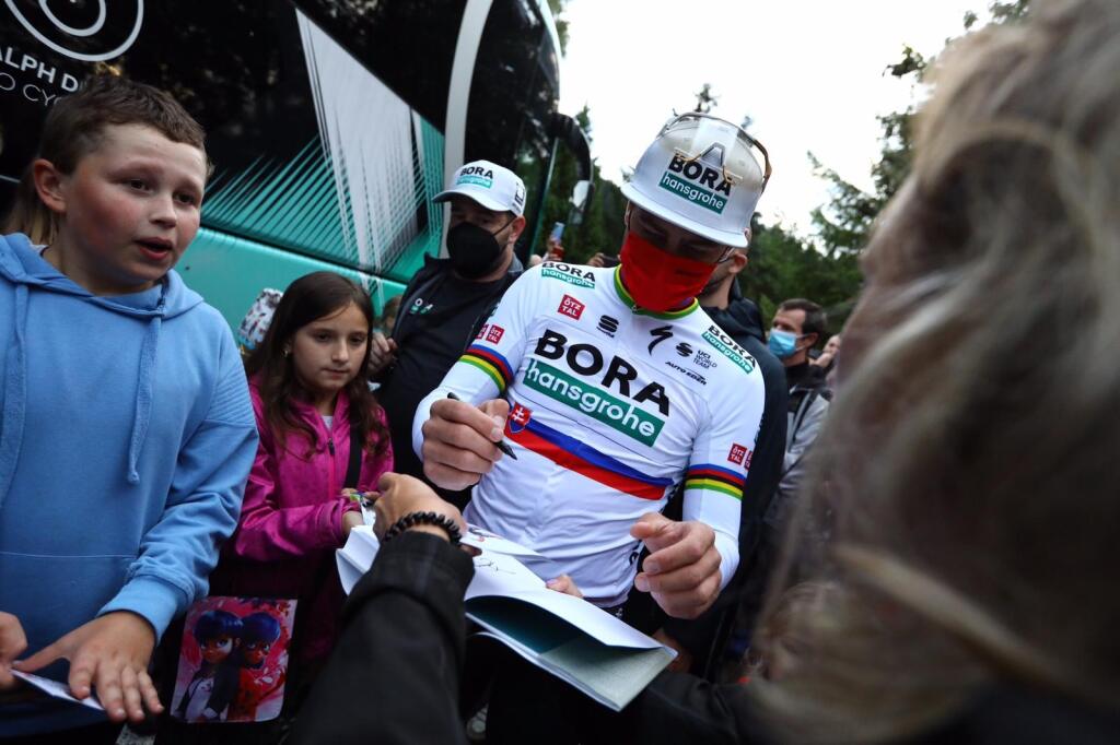 Peter Sagan urobil radosť fanúšikom podpismi a fotografiami