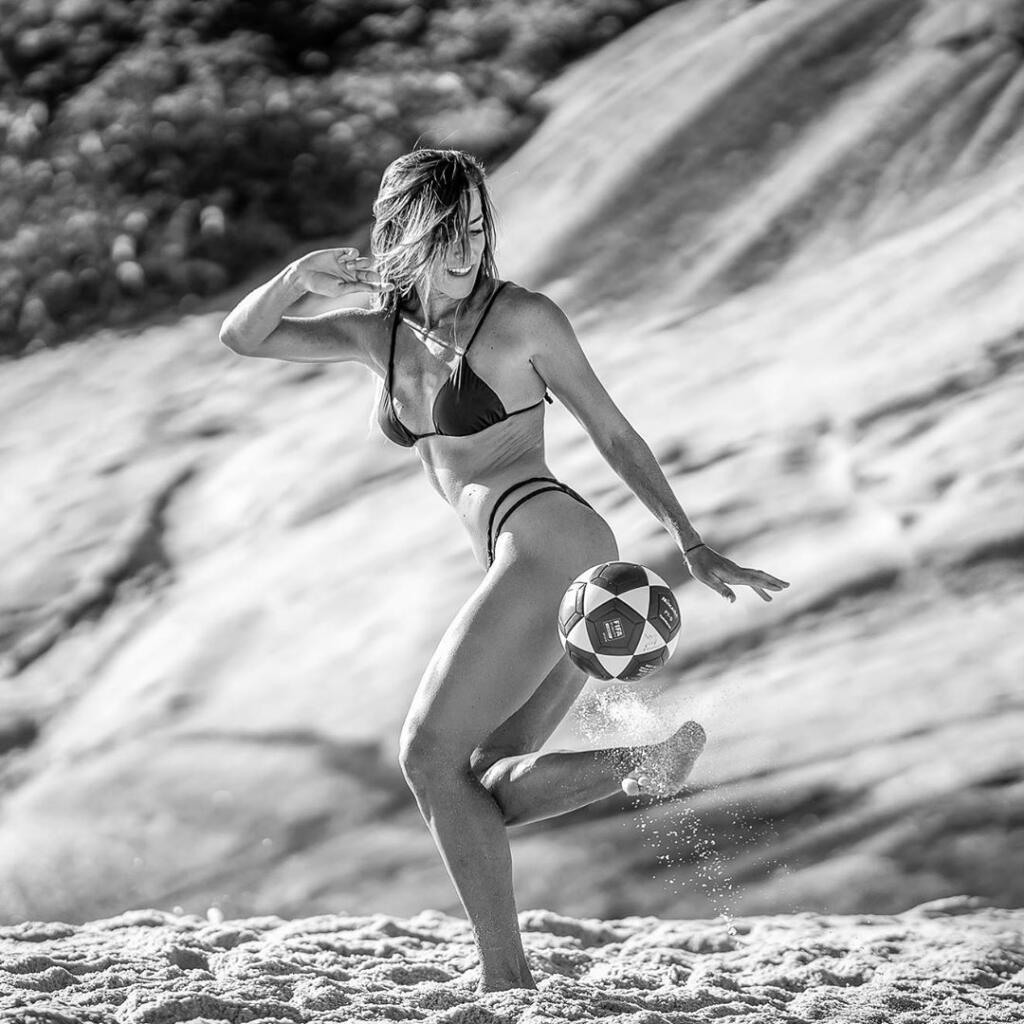 Natalia Guitlerová ovláda loptu dokonale, a zrejme aj preto ju sledujú na Instagrame mnohí futbaloví fanúšikovia z celého sveta.