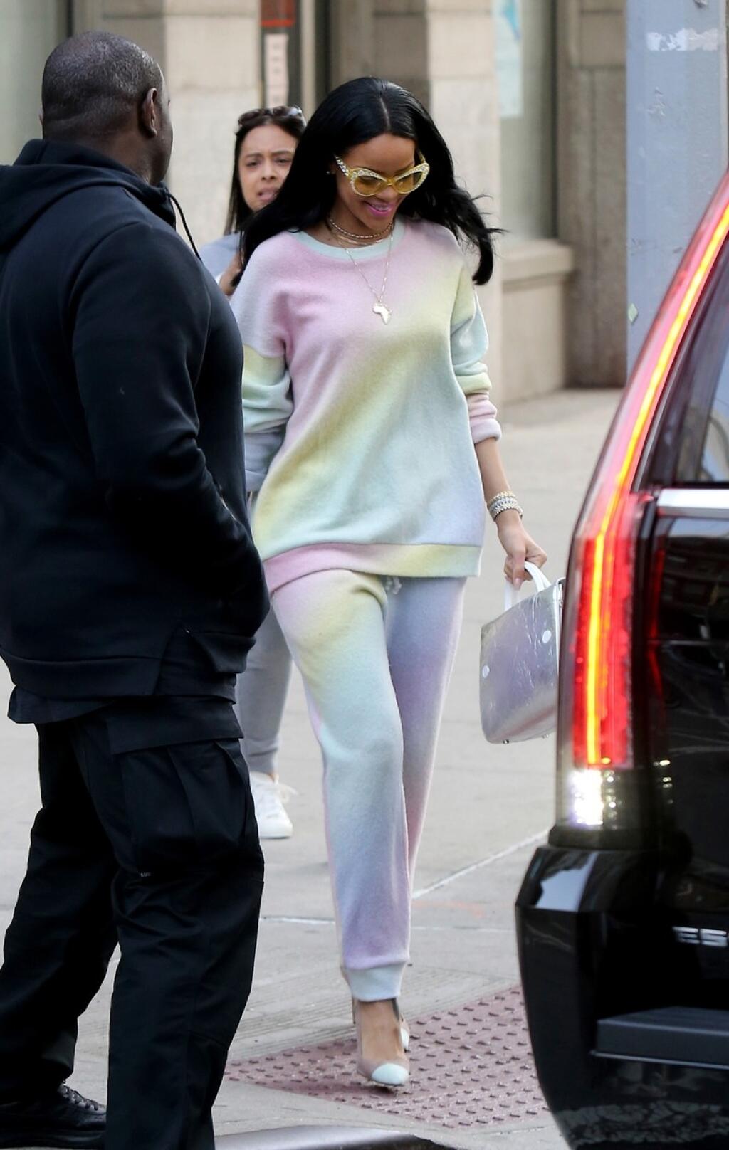 Rihanna v pastelovej teplákovej súprave