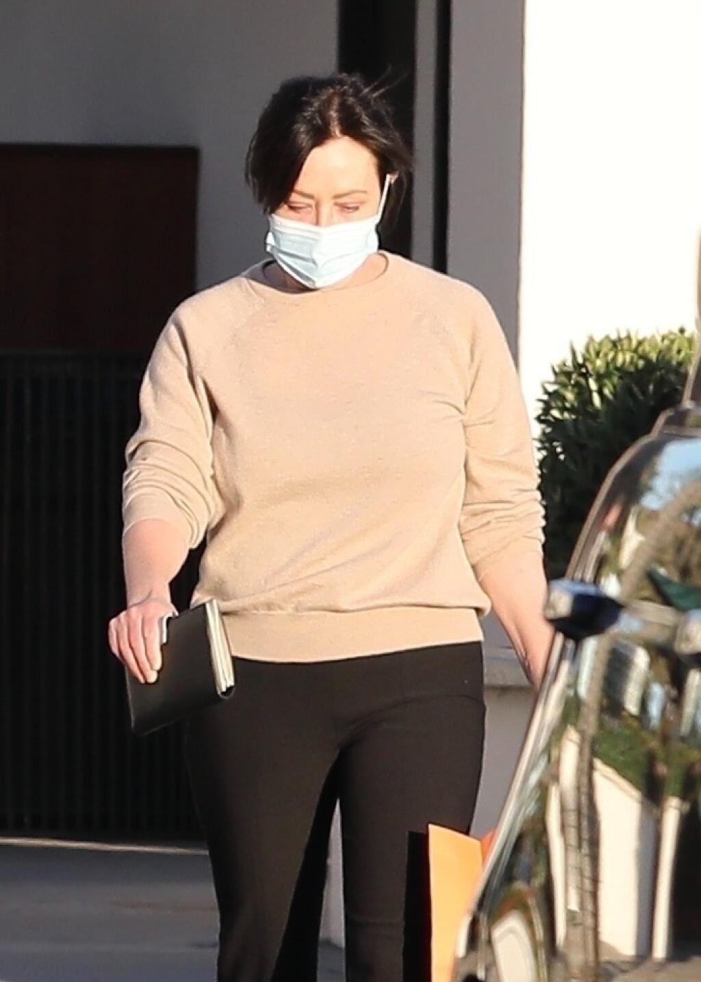 Na nákupy po boku svoje maminky vyrazila v Malibu herečka Shannen Doherty, ktorá bojuje s rakovinou prsníka v poslednom štádiu.