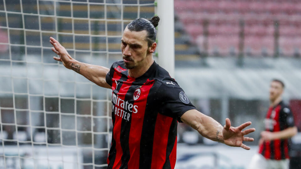 KK56 Miláno - Futbalista Zlatan Ibrahimovič z AC Milána sa teší z gólu v zápase 21. kola talianskej Serie A  AC Miláno - Crotone Calcio 7. februára 2021 v Miláne. FOTO TASR/AP

AC Milan's Zlatan Ibrahimovic celebrates after scoring the opening goal during the Serie A soccer match between AC Milan and Crotone at the San Siro stadium in Milan, Italy, Sunday, Feb. 7, 2021. (AP Photo/Antonio Calanni)