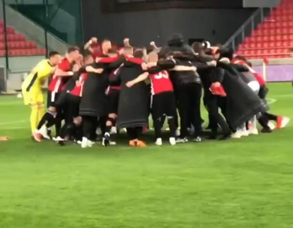 Spartak má hlavne na jar skvelú formu, ktorá vyvrcholila dvomi víťazstvami nad odvekým rivalom Slovanom v priebehu dvoch týždňov.